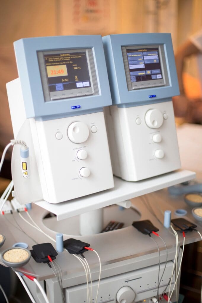 Ultrasound device, medical and diagnostic tool